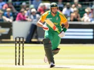 PORT ELIZABETH, SOUTH AFRICA - OCTOBER 23: Jacques Kallis of South Africa during the 2nd One Day International match between South Africa and Australia at the Axxess DSL St Georges cricket ground October 23, 2011 in Port Elizabeth, South Africa(Photo by Lee Warren/Gallo Images/Getty Images)