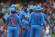 SYDNEY, AUSTRALIA - FEBRUARY 26: Praveen Kumar of India is congratulated by team mates after dismissing Shane Watson of Australia during the One Day International match between Australia and India at the Sydney Cricket Ground on February 26, 2012 in Sydney, Australia. (Photo by Cameron Spencer/Getty Images)