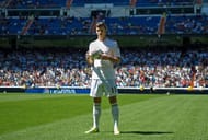 MADRID, SPAIN - SEPTEMBER 02: Gareth Bale poses for photographs in his new Real Madrid shirt during his official unveiling at estadio Santiago Bernabeu on September 2, 2013 in Madrid, Spain. (Photo by Denis Doyle/Getty Images)