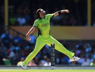 SYDNEY, AUSTRALIA - FEBRUARY 11: Shahid Afridi of Pakistan bowls during the ICC Cricket World Cup warm up match between England and Pakistan at Sydney Cricket Ground on February 11, 2015 in Sydney, Australia. (Photo by Shaun Botterill/Getty Images)