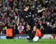 LONDON - APRIL 6: Michael Ballack of Bayern Munich scores a last minute penalty during the UEFA Champions League quarter final first leg match between Chelsea and Bayern Munich at Stamford Bridge on April 6, 2005 in London, England. (Photo by Ben Radford/Getty Images)