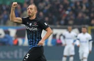 BERGAMO, ITALY - OCTOBER 23: Andrea Masiello of Atalanta BC celebrates after scoring the opening goal during the Serie A match between Atalanta BC and FC Internazionale at Stadio Atleti Azzurri d'Italia on October 23, 2016 in Bergamo, Italy. (Photo by Marco Luzzani/Getty Images)