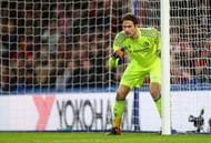 LONDON, ENGLAND - JANUARY 28: Asmir Begovic of Chelsea in action during the Emirates FA Cup fourth round match between Chelsea and Brentford at Stamford Bridge on January 28, 2017 in London, England. (Photo by Clive Mason/Getty Images)