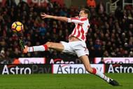 STOKE ON TRENT, ENGLAND - FEBRUARY 01: Peter Crouch of Stoke City stretches for the ball during the Premier League match between Stoke City and Everton at Bet365 Stadium on February 1, 2017 in Stoke on Trent, England. (Photo by Gareth Copley/Getty Images)
