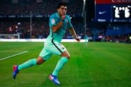 MADRID, SPAIN - FEBRUARY 01: Luis Suarez of FC Barcelona celebrates scoring their opening goal during the Copa del Rey semi-final first leg match between Club Atletico de Madrid and FC Barcelona at Estadio Vicente Calderon on February 1, 2017 in Madrid, Spain. (Photo by Gonzalo Arroyo Moreno/Getty Images)