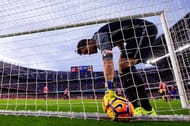 BARCELONA, SPAIN - FEBRUARY 04: Goalkeeper Gorka Iraizoz of Athletic Club takes the ball after Aleix Vidal of FC Barcelona scored his team's third goal during the La Liga match between FC Barcelona and Athletic Club at Camp Nou stadium on February 4, 2017 in Barcelona, Spain. (Photo by Alex Caparros/Getty Images)
