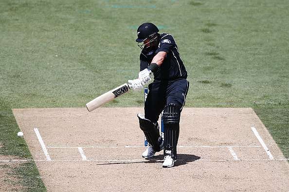 HAMILTON, NEW ZEALAND - FEBRUARY 05: Ross Taylor of New Zealand bats during game three of the One Day International series between New Zealand and Australia at Seddon Park on February 5, 2017 in Hamilton, New Zealand.  (Photo by Anthony Au-Yeung/Getty Images)