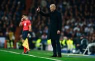 MADRID, SPAIN - FEBRUARY 15: Zinedine Zidane head coach of Real Madrid gives a thumbs up during the UEFA Champions League Round of 16 first leg match between Real Madrid CF and SSC Napoli at Estadio Santiago Bernabeu on February 15, 2017 in Madrid, Spain. (Photo by Gonzalo Arroyo Moreno/Getty Images)