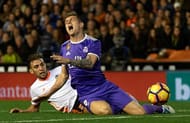 VALENCIA, SPAIN - FEBRUARY 22: Toni Kroos (R) of Real Madrid is tackled by Munir El Haddadi of Valencia during the La Liga match between Valencia CF and Real Madrid at Mestalla Stadium on February 22, 2017 in Valencia, Spain. (Photo by Manuel Queimadelos Alonso/Getty Images)