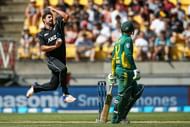 WELLINGTON, NEW ZEALAND - FEBRUARY 25: Colin de Grandhomme of New Zealand bowls during game three of the One Day International series between New Zealand and South Africa at Westpac Stadium on February 25, 2017 in Wellington, New Zealand. (Photo by Hagen Hopkins/Getty Images)