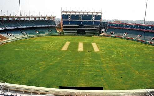 India vs Australia 2017: MS Dhoni influencing the wicket in Ranchi ahead of third Test