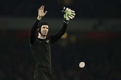 Arsenal keeper Cech leaps to defence of Sanchez