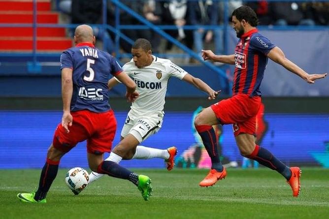 Mbappe shines again as Monaco maintain Ligue 1 lead