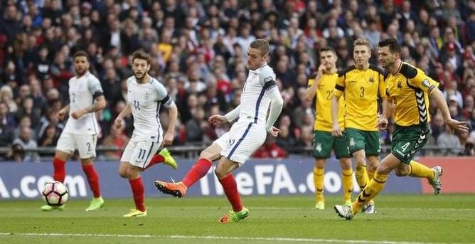Defoe scores on return as England beat Lithuania