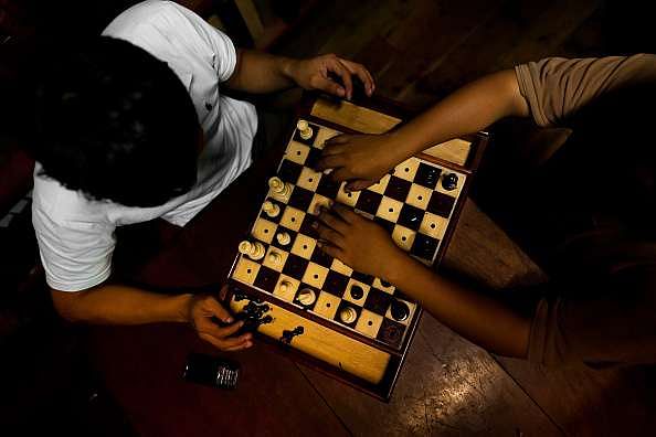How do blindfold chess players know where their opponents' pieces