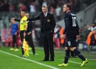 MUNICH, GERMANY - APRIL 09: David Moyes, manager of Manchester United gives instructions to Wayne Rooney during the UEFA Champions League Quarter Final second leg match between FC Bayern Muenchen and Manchester United at Allianz Arena on April 9, 2014 in Munich, Germany. (Photo by Shaun Botterill/Getty Images)