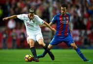 SEVILLE, SPAIN - NOVEMBER 06: Samir Nasri of Sevilla FC (L) being followed by Sergio Busquets of FC Barcelona (R) during the match between Sevilla FC vs FC Barcelona as part of La Liga at Ramon Sanchez Pizjuan Stadium on November 6, 2016 in Seville, Spain. (Photo by Aitor Alcalde/Getty Images)