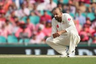 SYDNEY, AUSTRALIA - JANUARY 05: Nathan Lyon of Australia looks dejected during day three of the Third Test match between Australia and Pakistan at Sydney Cricket Ground on January 5, 2017 in Sydney, Australia. (Photo by Mark Kolbe/Getty Images)