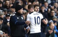LONDON, ENGLAND - JANUARY 14: Mauricio Pochettino, Manager of Tottenham Hotspur (R) and Harry Kane of Tottenham Hotspur (C) embrace after he is subbed during the Premier League match between Tottenham Hotspur and West Bromwich Albion at White Hart Lane on January 14, 2017 in London, England. (Photo by Julian Finney/Getty Images)