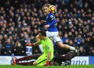 LIVERPOOL, ENGLAND - JANUARY 15: Tom Davies of Everton lifts the ball over goalkeeper Claudio Bravo of Manchester City to score his team's third goal during the Premier League match between Everton and Manchester City at Goodison Park on January 15, 2017 in Liverpool, England. (Photo by Michael Regan/Getty Images)