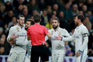 MADRID, SPAIN - MARCH 01: Referee David Fernandez Borbalan (3dL) argues with Real Madrid players Gareth Bale (R), Nacho fernandez (2ndL), Daniel Carvajal (2ndR) and Sergio Ramos (R) after having shown the red card to Bale during the La Liga match between Real Madrid CF and UD Las Palmas at Estadio Santiago Bernabeu on March 1, 2017 in Madrid, Spain. (Photo by Gonzalo Arroyo Moreno/Getty Images)