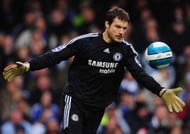 LONDON - MARCH 23: Carlo Cudicini of Chelsea in action during the Barclays Premier League match between Chelsea and Arsenal at Stamford Bridge on March 23, 2008 in London, England. (Photo by Shaun Botterill/Getty Images)