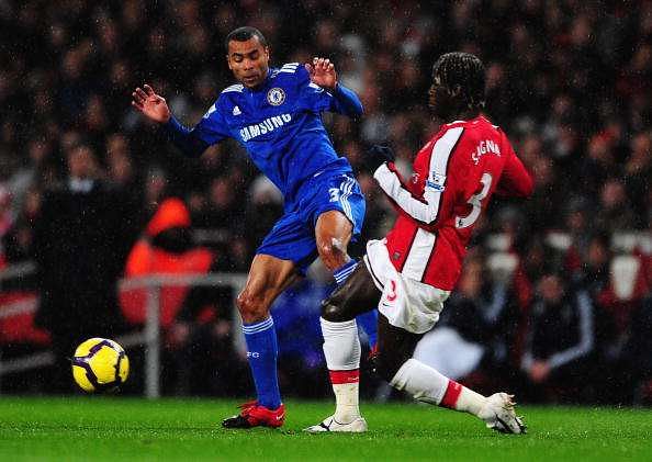 LONDON, ENGLAND - NOVEMBER 29:  Bacary Sagna of Arsenal challenges Ashley Cole of Chelsea during the Barclays Premier League match between Arsenal and Chelsea at the Emirates Stadium on November 29, 2009 in London, England.  (Photo by Mike Hewitt/Getty Images)