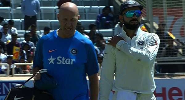 India vs Australia 2017: Virat Kohli leaves the field after hurting his shoulder