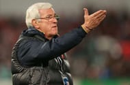 SYDNEY, AUSTRALIA - AUGUST 20: Evergrande coach Marcello Lippi talks to players before the Asian Champions League Final match between the Western Sydney Wanderers and Guangzhou Evergrande at Pirtek Stadium on August 20, 2014 in Sydney, Australia. (Photo by Mark Metcalfe/Getty Images)