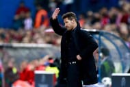 MADRID, SPAIN - MARCH 15: Head coach Diego Pablo Simeone of Atletico de Madrid gives instructions during the UEFA Champions League Round of 16 second leg match between Club Atletico de Madrid and Bayer Leverkusen at Vicente Calderon Stadium on March 15, 2017 in Madrid, Spain. (Photo by Gonzalo Arroyo Moreno/Getty Images)