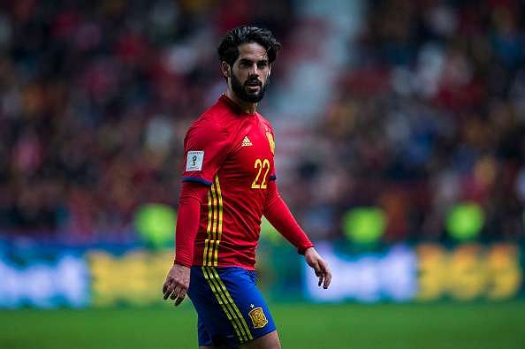 Real Madrid star Isco denies rumours of receiving an offer from Barcelona