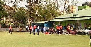Mohammad Kaif leaves the field with rest of his teammates after being involved in a umpiring controversy