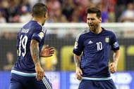 HOUSTON, TX - JUNE 21: Lionel Messi #10 of Argentina celebrates with Ever Banega #19 after scoring a goal on a free kick in the first half against the United States during a 2016 Copa America Centenario Semifinal match at NRG Stadium on June 21, 2016 in Houston, Texas. (Photo by Scott Halleran/Getty Images)