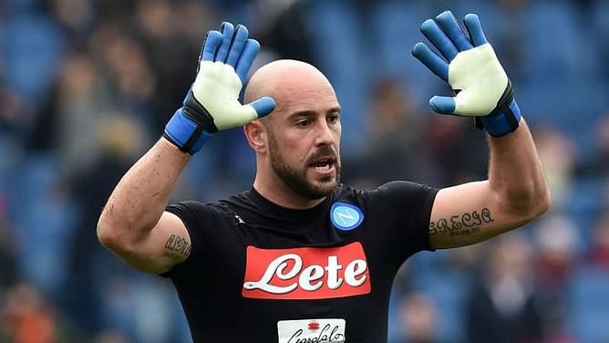 Injured Reina out of Spain squad