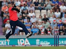 Daniel Vettori reveals reason why RCB spent Rs 12 crore on Tymal Mills