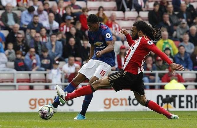 Manchester United cruise to victory at Sunderland
