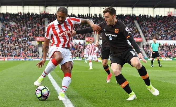 Stoke's Johnson signs one-year contract extension