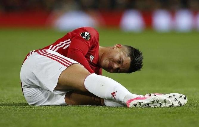 Man United's Ibrahimovic, Rojo suffer knee ligament injuries