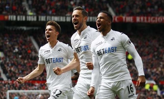 United held at home by Swansea after Sigurdsson strike
