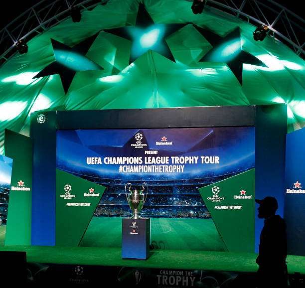 BOGOTA, COLOMBIA - MARCH 30:  UEFA champions league trophy tour on March 30, 2017 in Bogota, Colombia. (Photo by Getty Images/Getty Images)