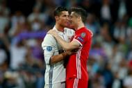 MADRID, SPAIN - APRIL 18: Cristiano Ronaldo (L) of Real Madrid CF clashes hands with Robert Lewandowski (R) of Bayern Muenchen after the UEFA Champions League Quarter Final second leg match between Real Madrid CF and FC Bayern Muenchen at Estadio Santiago Bernabeu on April 18, 2017 in Madrid, Spain. (Photo by Gonzalo Arroyo Moreno/Getty Images)