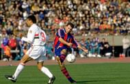 13 Dec 1992: Hristo Stoichkov (right) of Barcelona and Adilson of Sao Paulo in action during a Toyota European Cup match. Sao Paulo won the match 2-1. \ Mandatory Credit: Shaun Botterill/Allsport