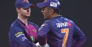 IPL 2017: When Steve Smith ran to MS Dhoni for last over advice against MI