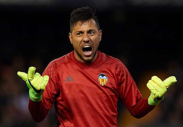 VALENCIA, SPAIN - FEBRUARY 22:  Diego Alves of Valencia reacts during the La Liga match between Valencia CF and Real Madrid at Mestalla Stadium on February 22, 2017 in Valencia, Spain.  (Photo by Manuel Queimadelos Alonso/Getty Images)