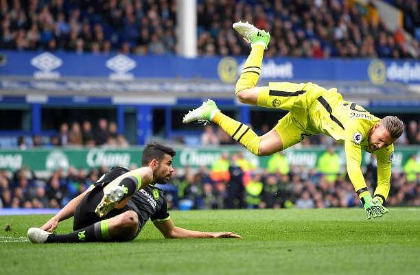 LIVERPOOL, ENGLAND - APRIL 30:  Diego Costa of Chelsea fouls Maarten Stekelenburg of Everton during the Premier League match between Everton and Chelsea at Goodison Park on April 30, 2017 in Liverpool, England.  (Photo by Laurence Griffiths/Getty Images)