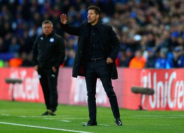 LEICESTER, ENGLAND - APRIL 18:  Diego Simeone, Manager of Atletico Madrid gives his team instructions during the UEFA Champions League Quarter Final second leg match between Leicester City and Club Atletico de Madrid at The King Power Stadium on April 18, 2017 in Leicester, United Kingdom.  (Photo by Clive Rose/Getty Images)