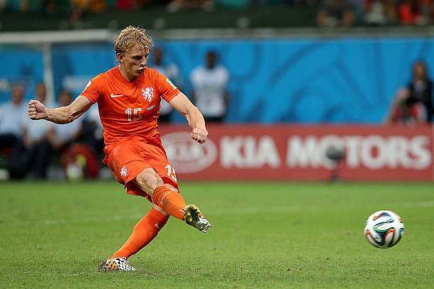 SALVADOR, BRAZIL - JULY 05:  Dirk Kuyt of the Netherlands shoots and scores a goal in a penalty shootout during the 2014 FIFA World Cup Brazil Quarter Final match between the Netherlands and Costa Rica at Arena Fonte Nova on July 5, 2014 in Salvador, Brazil.  (Photo by Dean Mouhtaropoulos/Getty Images)