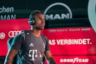 MUNICH, GERMANY - OCTOBER 22: Douglas Costa of Muenchen arrives prior to the Bundesliga match between Bayern Muenchen and Borussia Moenchengladbach at Allianz Arena on October 22, 2016 in Munich, Germany. (Photo by Simon Hofmann/Getty Images for MAN)