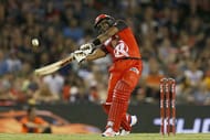 MELBOURNE, AUSTRALIA - DECEMBER 29: Dwayne Bravo of the Melbourne Renegades hits a 6 during the Big Bash League match between the Melbourne Renegades and Perth Scorchers at Etihad Stadium on December 29, 2016 in Melbourne, Australia. (Photo by Darrian Traynor/Getty Images)