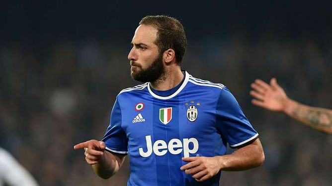 Barzagli hails Higuain professionalism after Napoli double